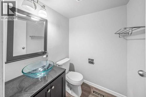 2140 146 Avenue Se, Calgary, AB - Indoor Photo Showing Bathroom