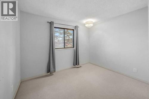 2140 146 Avenue Se, Calgary, AB - Indoor Photo Showing Other Room