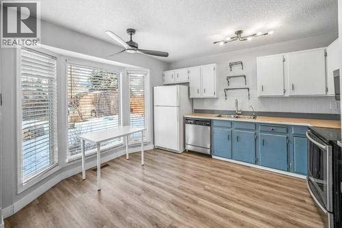 2140 146 Avenue Se, Calgary, AB - Indoor Photo Showing Kitchen