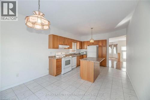 802 Coldstream Drive, Oshawa, ON - Indoor Photo Showing Kitchen