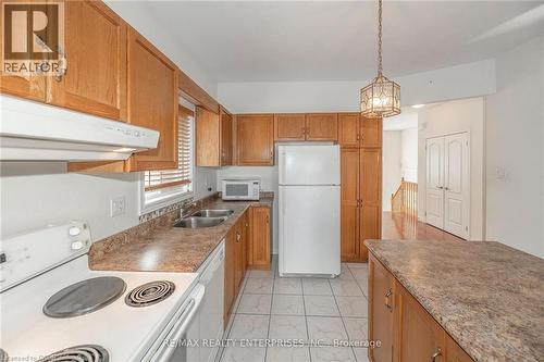 802 Coldstream Drive, Oshawa, ON - Indoor Photo Showing Kitchen With Double Sink