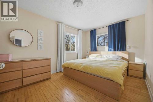 1339 11 Avenue Se, Calgary, AB - Indoor Photo Showing Bedroom