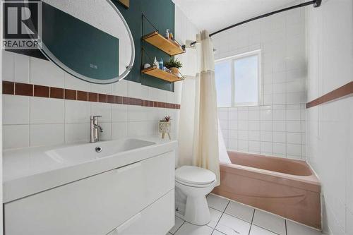 1339 11 Avenue Se, Calgary, AB - Indoor Photo Showing Bathroom