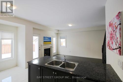 3903 Tufgar Crescent, Burlington, ON - Indoor Photo Showing Kitchen With Double Sink