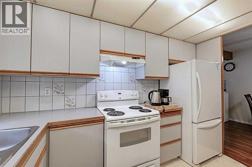 28 7 Avenue Se, High River, AB - Indoor Photo Showing Kitchen