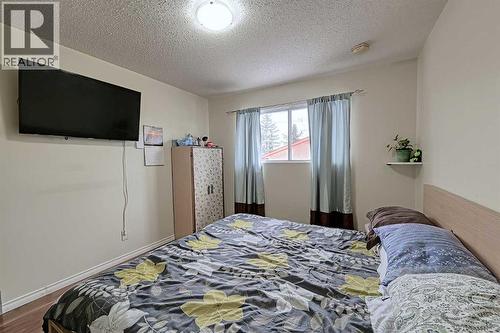28 7 Avenue Se, High River, AB - Indoor Photo Showing Bedroom