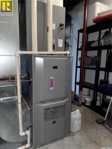 233 High Avenue, Saltcoats, SK - Indoor Photo Showing Basement