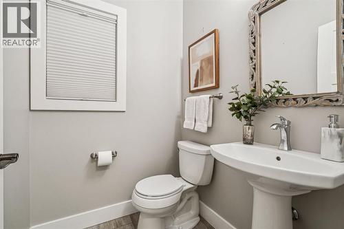 47 Sundown Way, Cochrane, AB - Indoor Photo Showing Dining Room