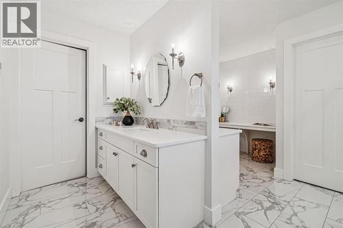 47 Sundown Way, Cochrane, AB - Indoor Photo Showing Bathroom