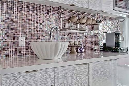 208 - 10376 Yonge Street, Richmond Hill, ON 