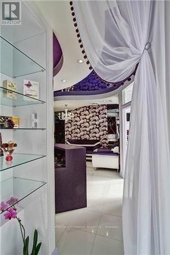 208 - 10376 Yonge Street, Richmond Hill, ON 