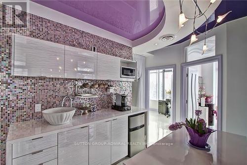 208 - 10376 Yonge Street, Richmond Hill, ON 