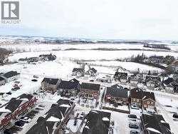 Just a block from Henner's Pond recreation area and walking trails etc - 