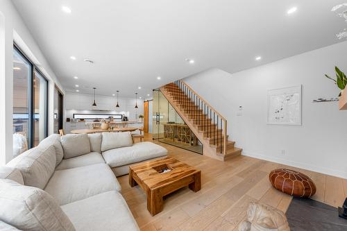Vue d'ensemble - 2015 Av. De Salaberry, Chambly, QC - Indoor Photo Showing Living Room