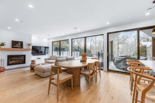 Vue d'ensemble - 2015 Av. De Salaberry, Chambly, QC - Indoor Photo Showing Living Room With Fireplace