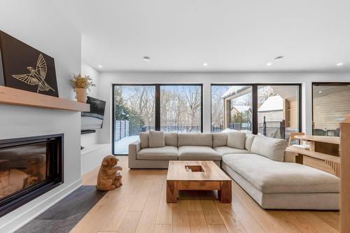 Salon - 2015 Av. De Salaberry, Chambly, QC - Indoor Photo Showing Living Room With Fireplace