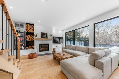Salon - 2015 Av. De Salaberry, Chambly, QC - Indoor Photo Showing Living Room With Fireplace