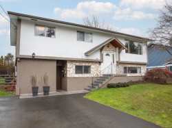 1920 Cougar Cres  Comox, BC V9M 2K5