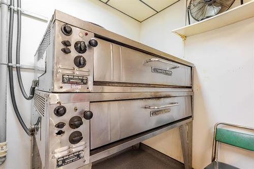 655 Main St, Morris, MB 