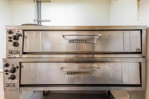 655 Main St, Morris, MB 