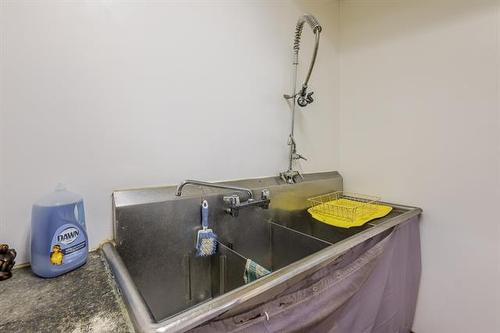 655 Main St, Morris, MB 