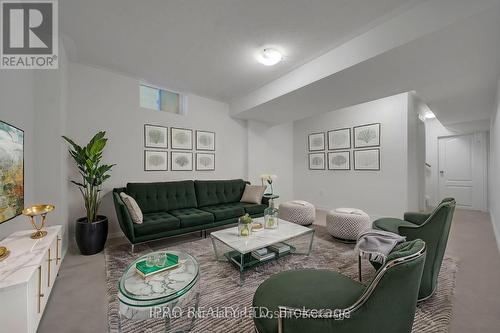 3950 Koenig Road, Burlington, ON - Indoor Photo Showing Living Room