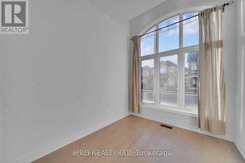 3950 Koenig Road, Burlington, ON - Indoor Photo Showing Other Room