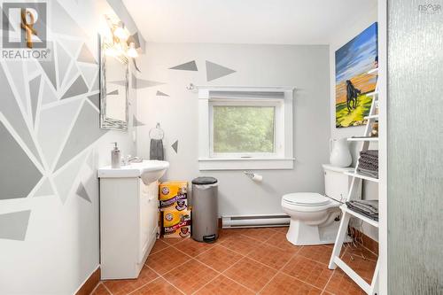Bathroom - 949 Mclean Street, Halifax, NS - Indoor Photo Showing Bathroom