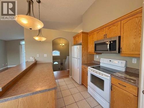 294 Tocher Avenue, Hinton, AB - Indoor Photo Showing Kitchen