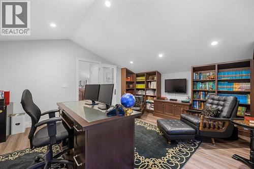 922 5 Street Nw, Calgary, AB - Indoor Photo Showing Office