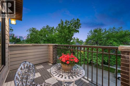 922 5 Street Nw, Calgary, AB - Outdoor With Exterior