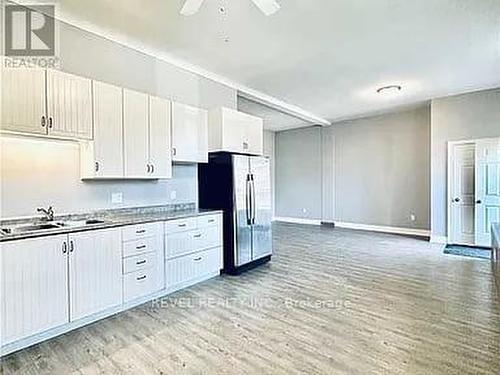 Kitchen / dining (10ft ceilings) - Unit A - 528 Lincoln Street, Welland, ON - Indoor Photo Showing Kitchen