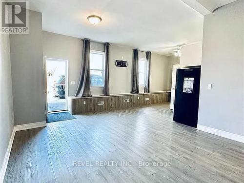 Entryway (10ft ceilings) - Unit A - 528 Lincoln Street, Welland, ON - Indoor Photo Showing Other Room