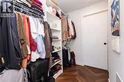 Walk-in Closet - 