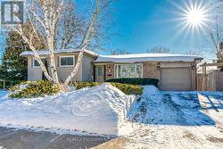 419 YALE CRESCENT  Oakville, ON L6L 3L7