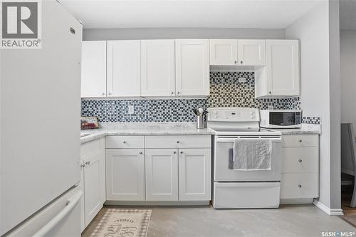 164 Cedar Meadow Drive, Regina, SK - Indoor Photo Showing Kitchen