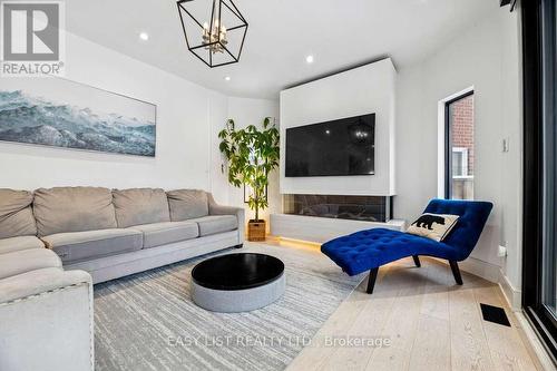 6 Devonridge Crescent, Toronto, ON - Indoor Photo Showing Living Room