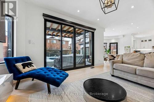 6 Devonridge Crescent, Toronto, ON - Indoor Photo Showing Living Room