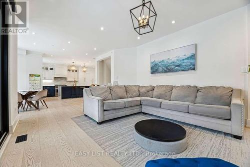 6 Devonridge Crescent, Toronto, ON - Indoor Photo Showing Living Room