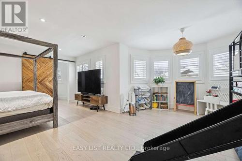 6 Devonridge Crescent, Toronto, ON - Indoor Photo Showing Bedroom