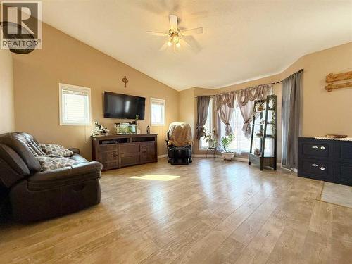 2905 10 Avenue, Wainwright, AB - Indoor Photo Showing Living Room