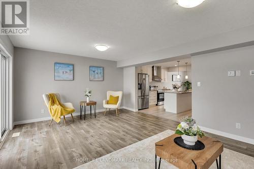 492 Wismer Street, Waterloo, ON - Indoor Photo Showing Living Room