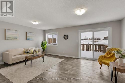 492 Wismer Street, Waterloo, ON - Indoor Photo Showing Living Room
