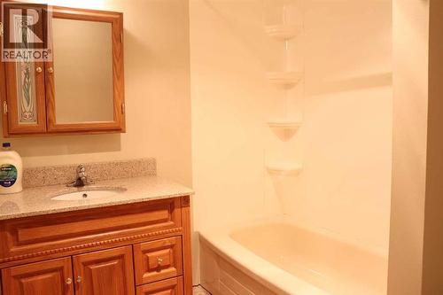 164 Mt Crandell Crescent W, Lethbridge, AB - Indoor Photo Showing Bathroom