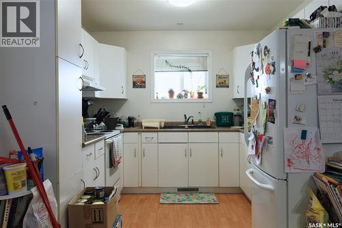 2823 18Th Street W, Saskatoon, SK - Indoor Photo Showing Kitchen With Double Sink