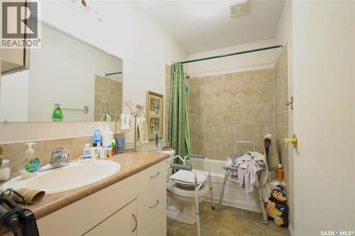 2823 18Th Street W, Saskatoon, SK - Indoor Photo Showing Bathroom