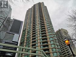 3001 - 38 ELM STREET  Toronto, ON M5G 2K5