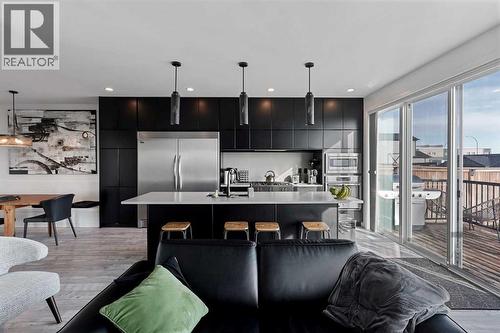 668 Aquitania Boulevard W, Lethbridge, AB - Indoor Photo Showing Kitchen With Upgraded Kitchen