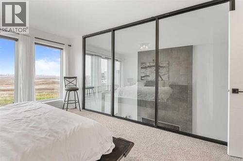 668 Aquitania Boulevard W, Lethbridge, AB - Indoor Photo Showing Bedroom