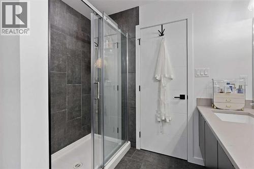 668 Aquitania Boulevard W, Lethbridge, AB - Indoor Photo Showing Bathroom